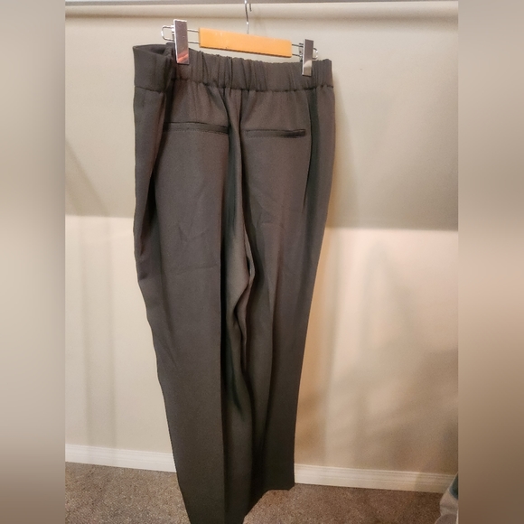 Vince- Olive Pants - Picture 2 of 4